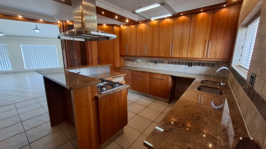 4 Bedroom Property for Sale in Menkenkop Western Cape